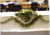 garland fixed on table